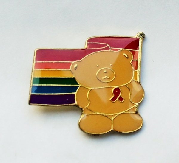 Regenbogen-Anstecker Bär mit Fahne
