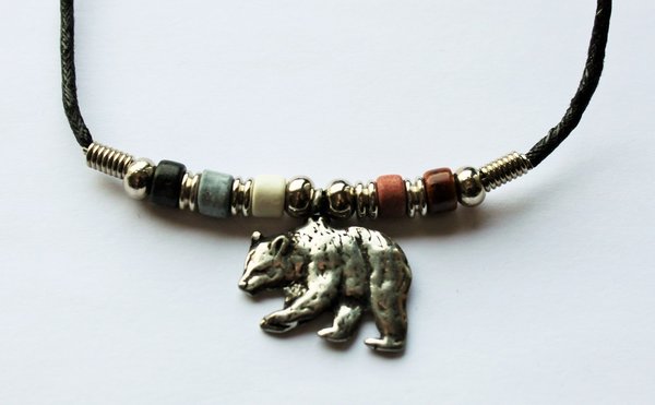 Bear Pride Halskette mit Bärenanhänger